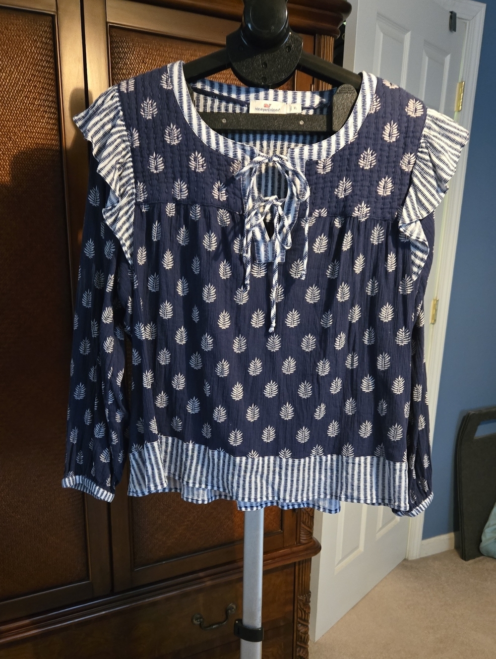 Vineyard Vines Navy Blue & White Leaf Print Peasant Blouse